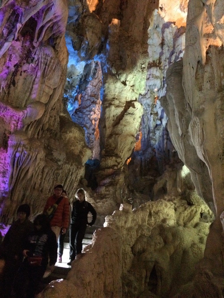 Wietnam Ha Long Bay Jaskinia Niespodzianek