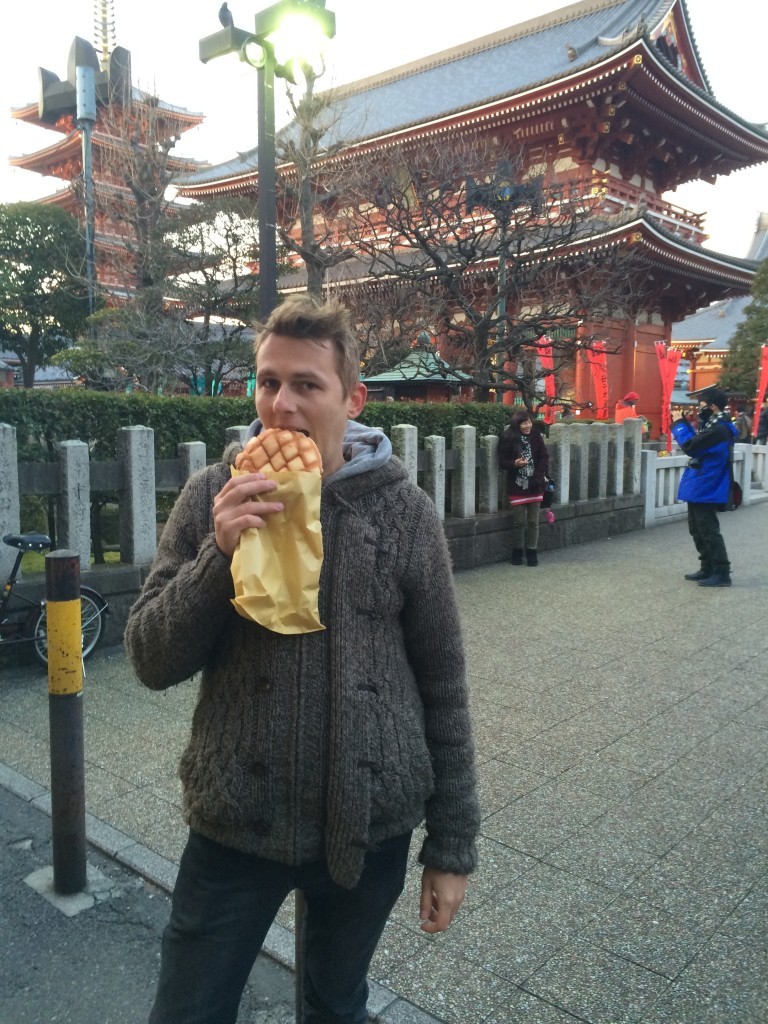 Według kultury japońskiej nie powinniśmy spożywać posiłków na ulicy - jest to niegrzeczne.
