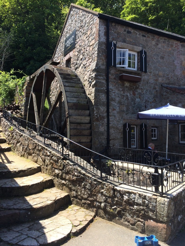 Restauracja oraz zabytkowy młyn wodny Moulin de Lecq