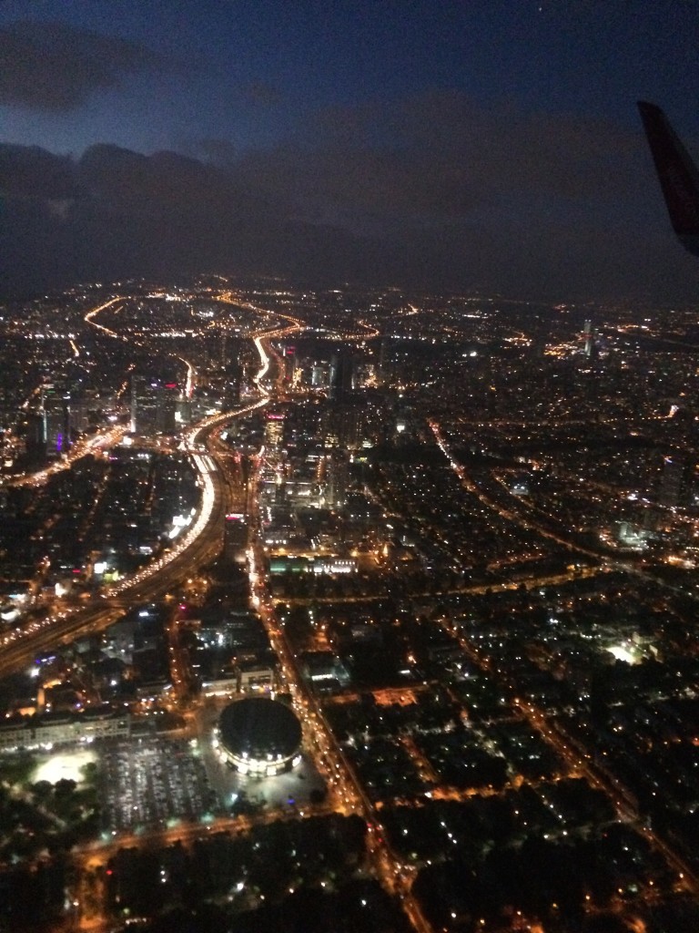 Tel Awiw nocą - widok z samolotu przy podejściu do lądowania