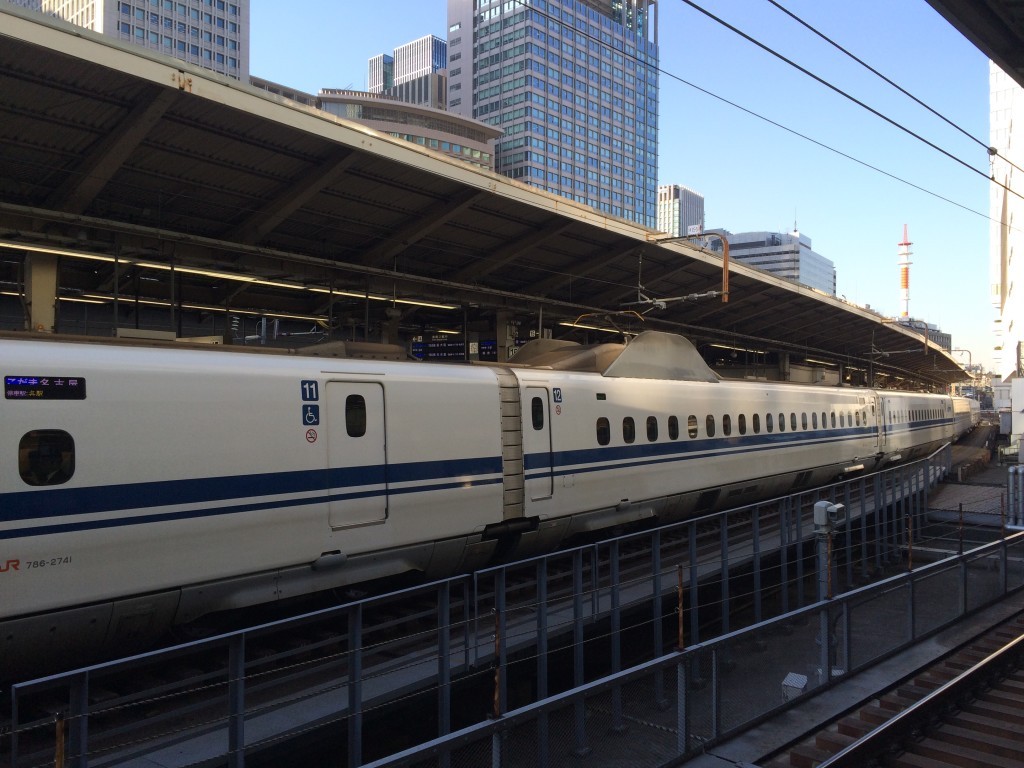 Jeden skład pociągu Shinkansen potrafi liczyć nawet 500 metrów. 