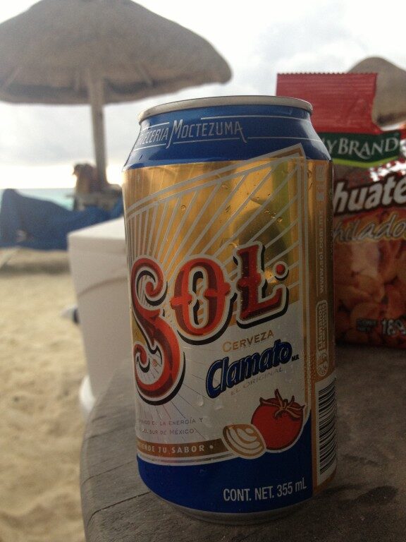 Bardzo oryginalne w smaku meksykańskie piwo SOL z sokiem pomidorowym i solą. 